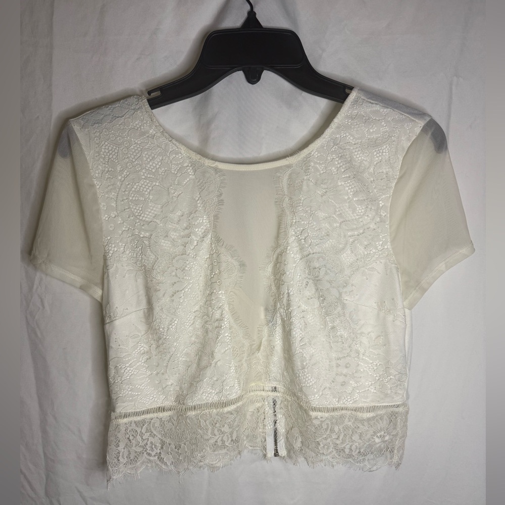 Express Zipper Back Lace Crop top